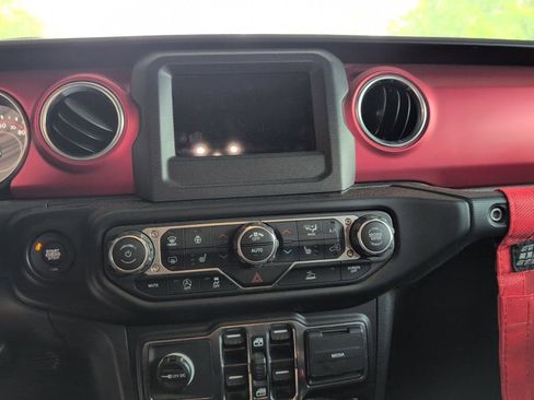 Used 2021 Jeep Wrangler Unlimited Rubicon w/ Cold Weather Group AWD/4WD image 11