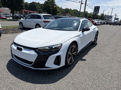 Used 2024 Audi e-tron GT Premium Plus AWD/4WD image 3