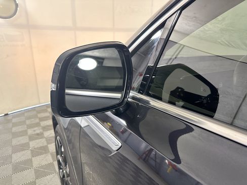 Used 2025 Kia Sorento EX w/ Panoramic Sunroof Package FWD image 10
