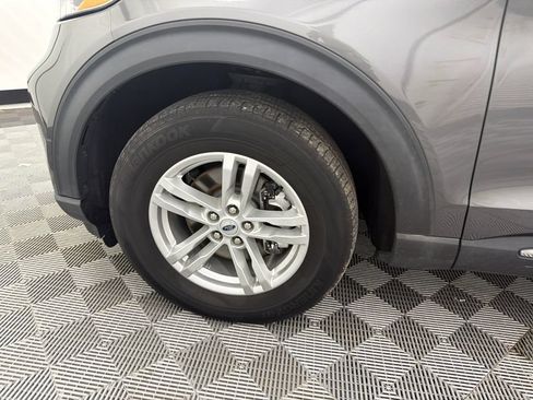 Used 2022 Ford Explorer XLT w/ Equipment Group 202A AWD/4WD image 12