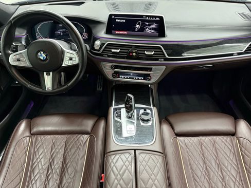 Used 2022 BMW 750i xDrive w/ Luxury Rear Seating Package image 2