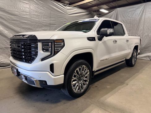 Used 2023 GMC Sierra 1500 Denali Ultimate image 3