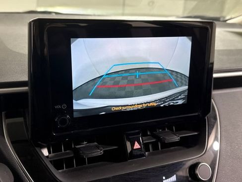 Used 2025 Toyota Corolla LE image 29