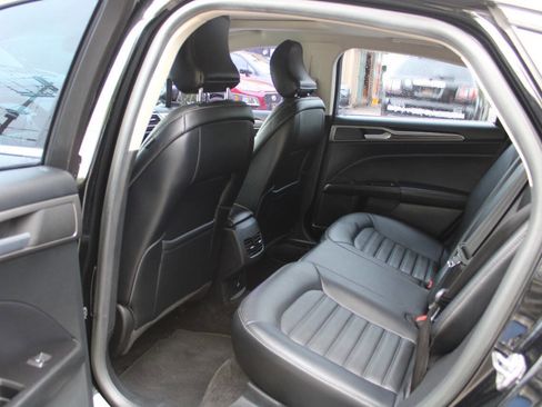 Used 2017 Ford Fusion SE w/ Fusion SE Technology Package FWD image 26