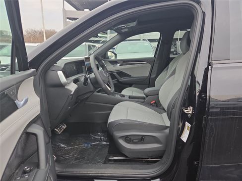 New 2026 Volkswagen Tiguan SE R-Line image 13