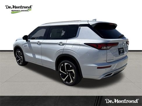 New 2025 Mitsubishi Outlander SEL image 3