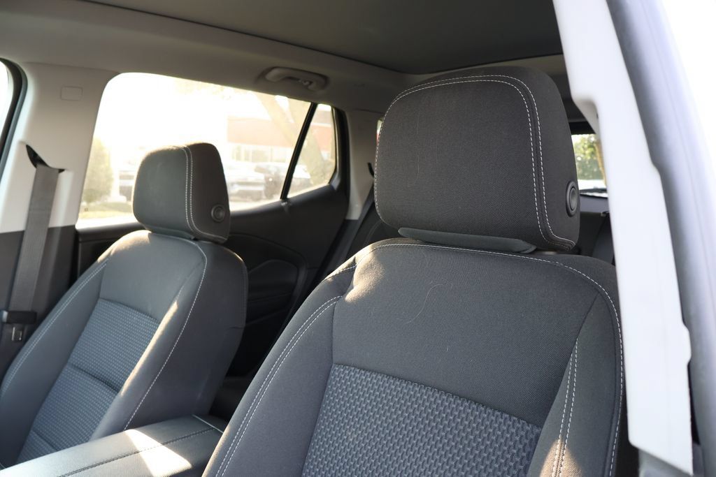 Used 2023 GMC Terrain SLE w/ Driver Convenience Package FWD image 11