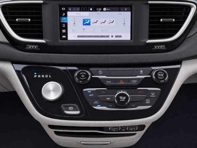 Used 2023 Chrysler Voyager LX FWD image 25