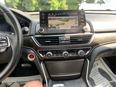 Used 2018 Honda Accord Touring image 11