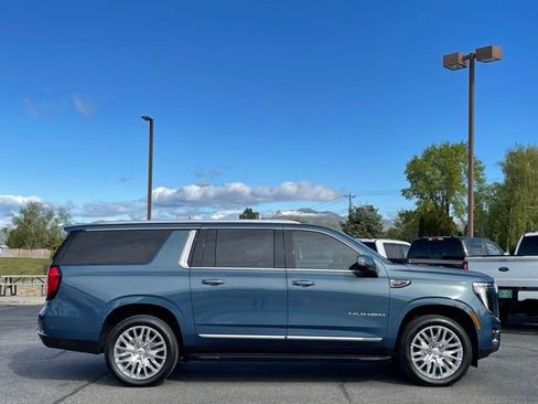 Used 2025 GMC Yukon XL Elevation AWD/4WD image 2