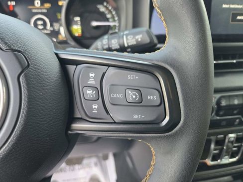 Used 2024 Jeep Wrangler Unlimited w/ Convenience Group AWD/4WD image 23