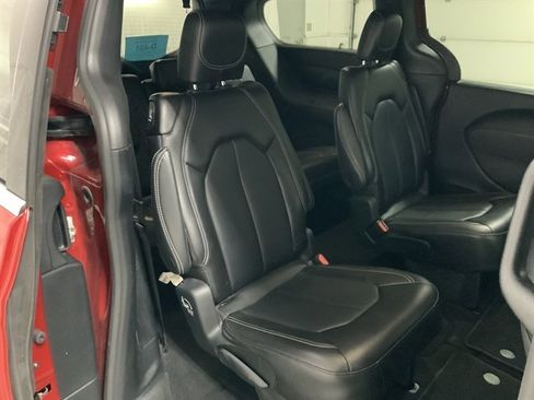 Used 2025 Chrysler Pacifica Select FWD image 21