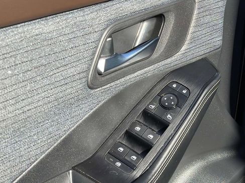 Certified 2023 Nissan Rogue SV image 24