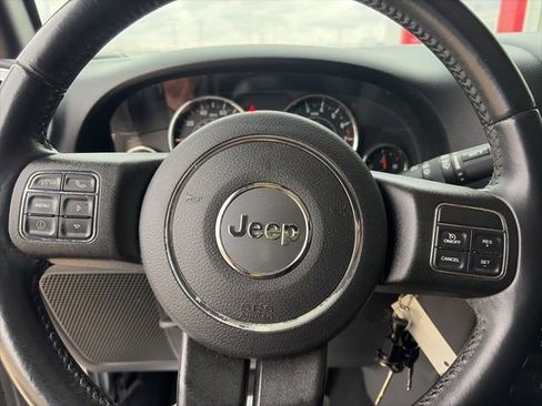 Used 2018 Jeep Wrangler Unlimited Sahara w/ Connectivity Group image 13