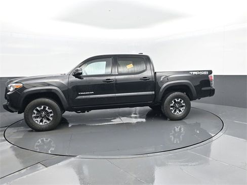 Used 2023 Toyota Tacoma TRD Off-Road w/ Technology Package image 5