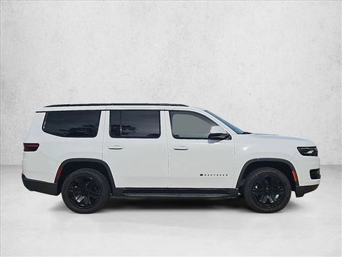 Used 2022 Jeep Wagoneer Series III w/ Flexible Seating Group image 4