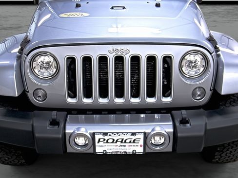 Used 2018 Jeep Wrangler Unlimited Sahara image 16