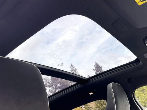 Used 2023 Volvo XC40 Recharge Ultimate image 25