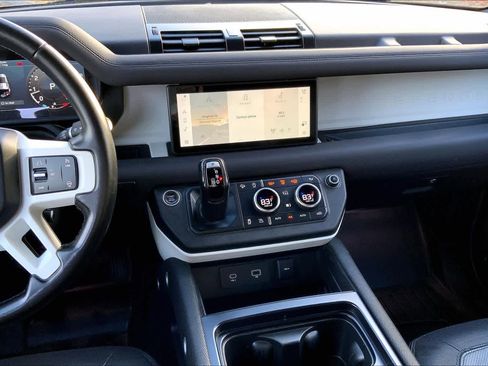 Used 2022 Land Rover Defender 110 X-Dynamic SE image 6