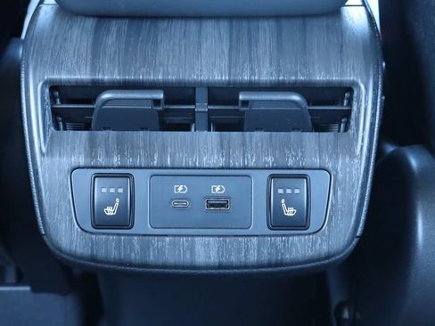 Used 2024 Nissan Ariya AWD image 34