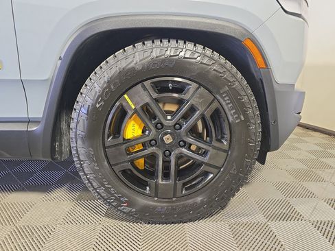 Used 2023 Rivian R1S Launch Edition image 11