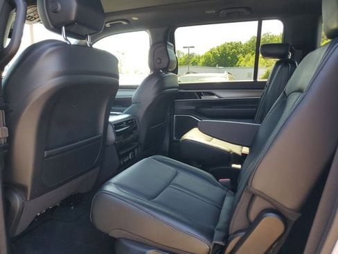Certified 2025 Jeep Wagoneer Series II w/ Premium Group I AWD/4WD image 14