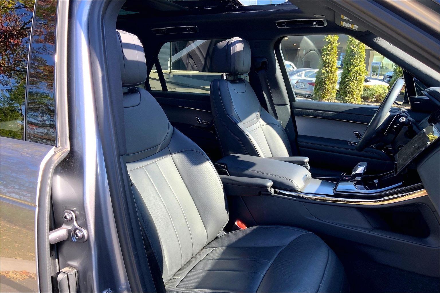 Used 2024 Land Rover Range Rover Sport SE AWD/4WD image 8