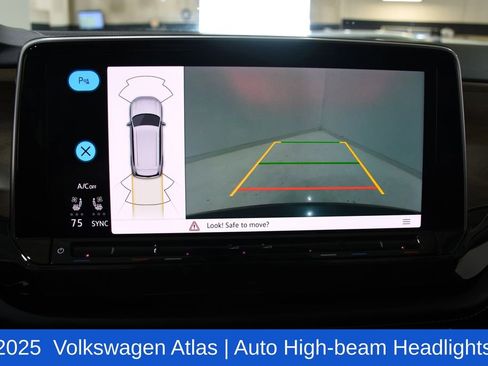 Used 2025 Volkswagen Atlas SE FWD image 18
