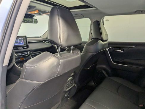Used 2021 Toyota RAV4 XLE Premium AWD/4WD image 38