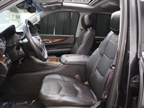 Used 2016 Cadillac Escalade ESV Luxury image 18