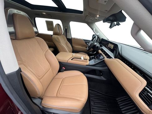 Used 2025 INFINITI QX80 Sensory image 16