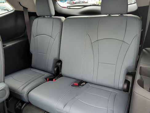 Used 2021 Buick Enclave Essence w/ Sound and Sites Package AWD/4WD image 16