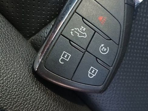 Used 2025 GMC Sierra 1500 SLT image 17