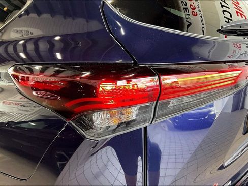 Used 2025 Toyota Highlander LE FWD image 18