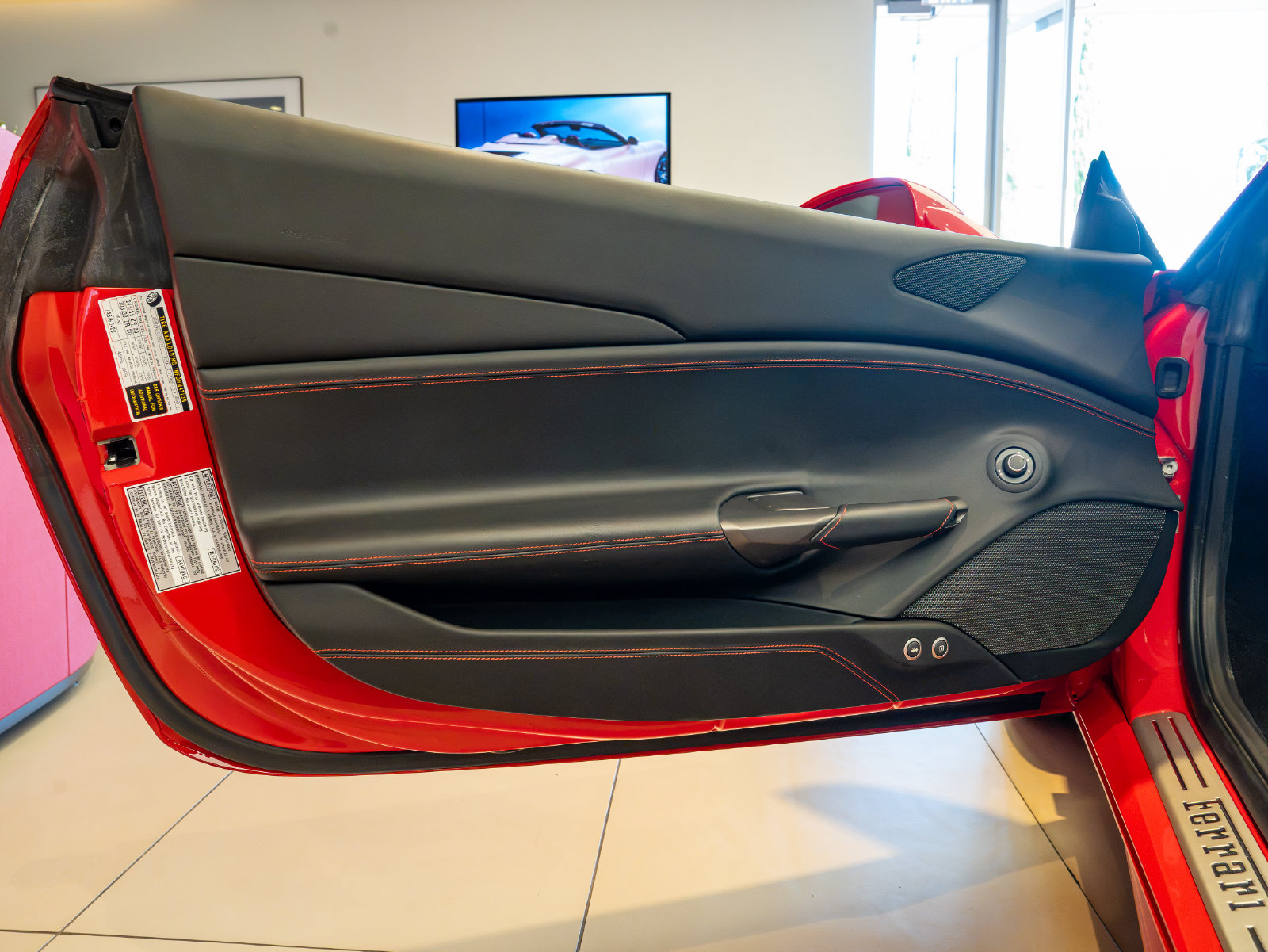 Used 2019 Ferrari 488 GTB RWD image 8