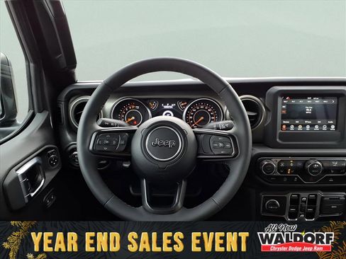 Used 2023 Jeep Gladiator Sport image 11