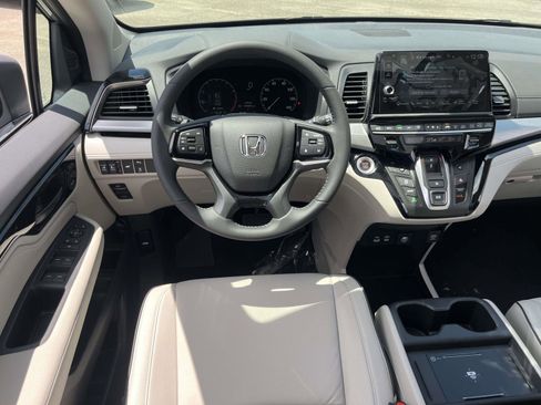 New 2026 Honda Odyssey Touring image 8
