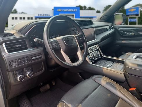 Used 2023 GMC Yukon XL Denali AWD/4WD image 8