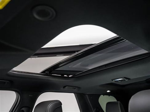 New 2026 Land Rover Discovery S AWD/4WD image 13