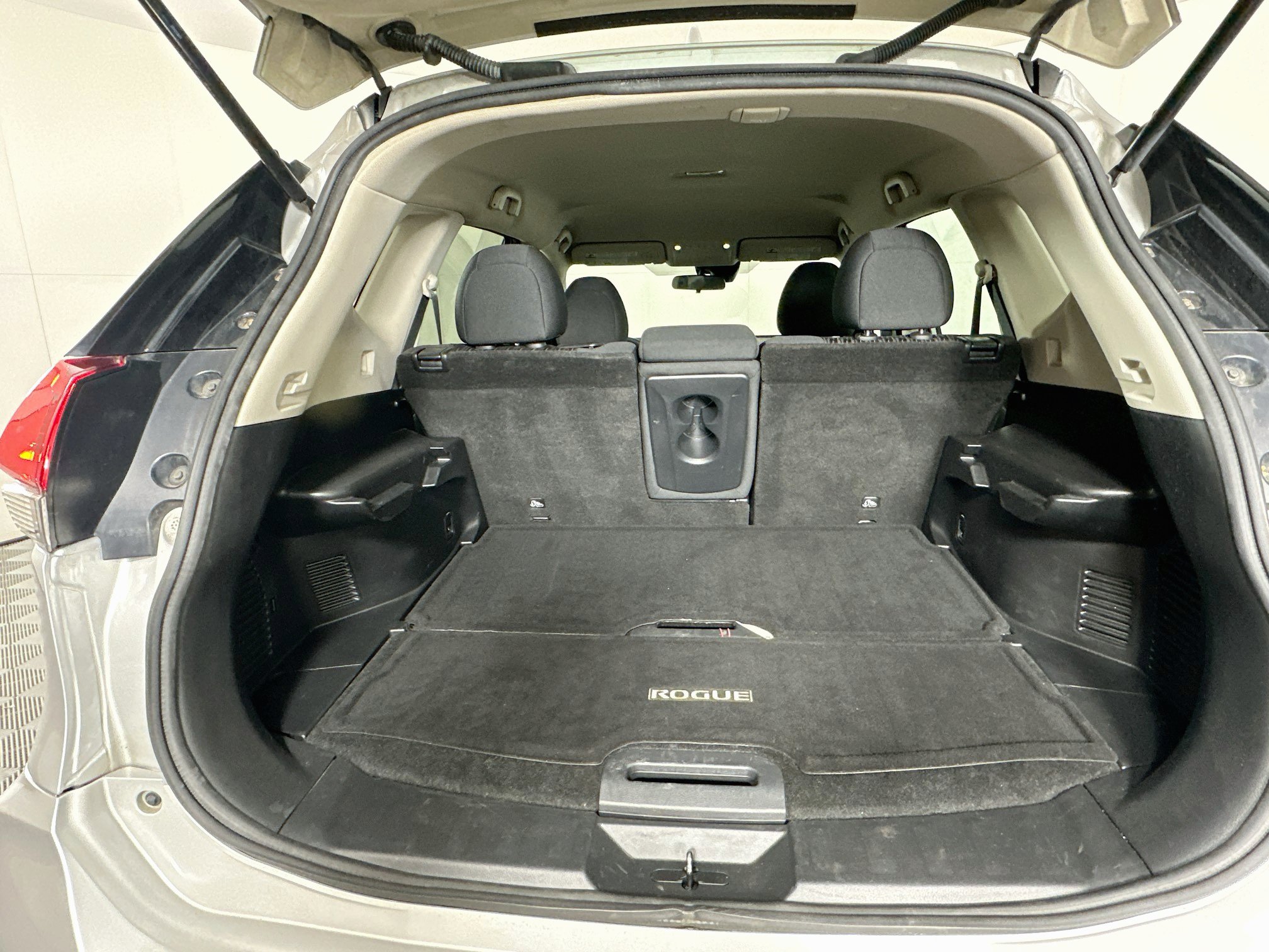 Used 2020 Nissan Rogue S FWD image 28