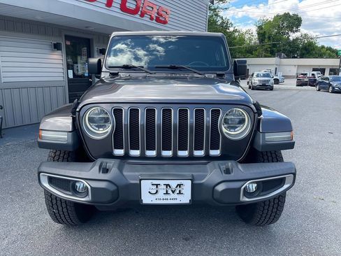 Used 2018 Jeep Wrangler Unlimited Sahara w/ Dual Top Group AWD/4WD image 2