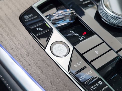 Used 2023 BMW X7 M60i w/ Executive Package image 19