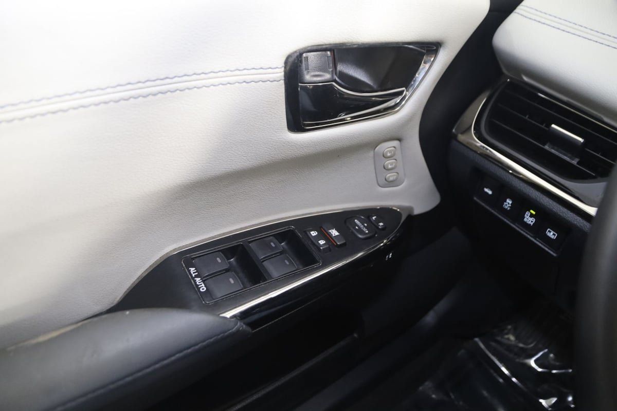 Used 2014 Toyota Avalon Limited w/ Technology Package FWD image 27