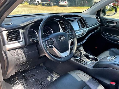 Used 2018 Toyota Highlander Limited Platinum AWD/4WD image 18