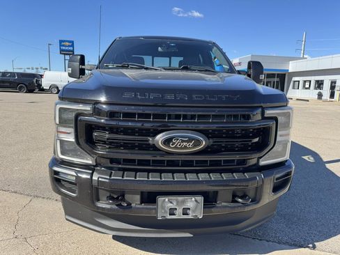 Used 2022 Ford F250 Lariat w/ Black Appearance Package image 3