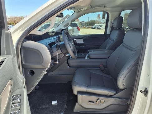 New 2026 Ford Expedition Active image 18