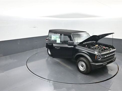 New 2025 Ford Bronco Base image 40