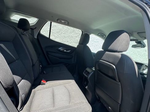 Used 2022 GMC Terrain SLE w/ Driver Convenience Package image 9