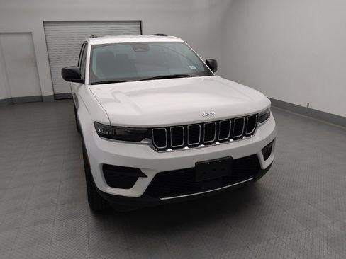 Used 2023 Jeep Grand Cherokee Laredo RWD image 14
