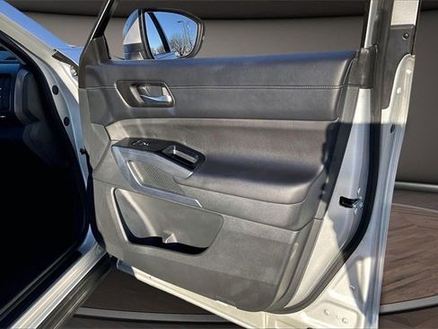 Certified 2025 Nissan Pathfinder SL image 22